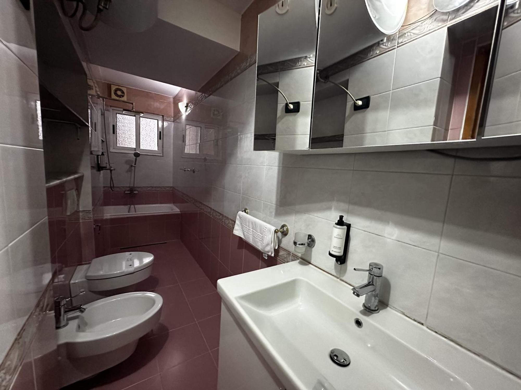 Tirana Treasure: Chic 2Br-Apartment 8Min To Skanderbeg Place מראה חיצוני תמונה